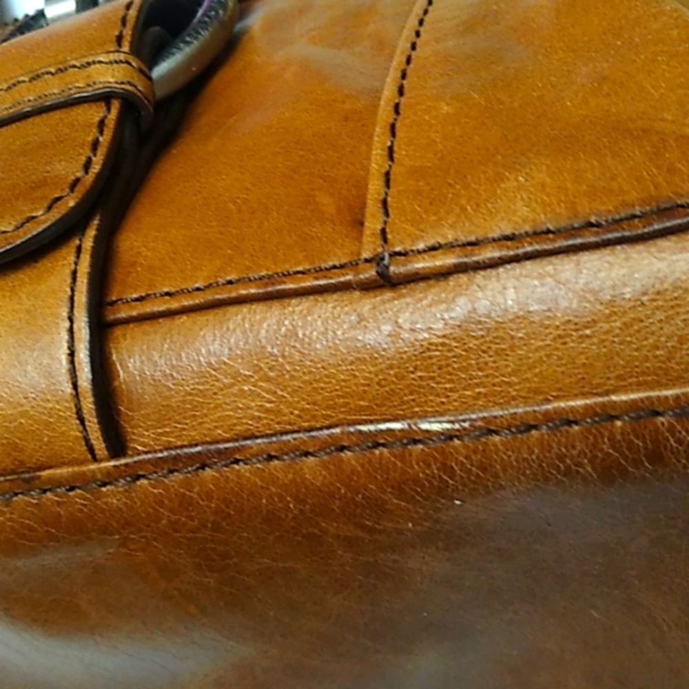 Kenneth Cole Reaction Leather Tan Shoulder Hobo - Picture 11 of 11